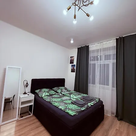 Private Close To Red Subway Pankrac, Close To Congres Centre Διαμέρισμα