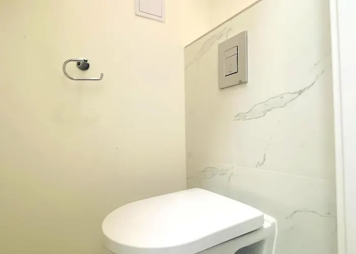 Private Close To Red Subway Pankrac Praga