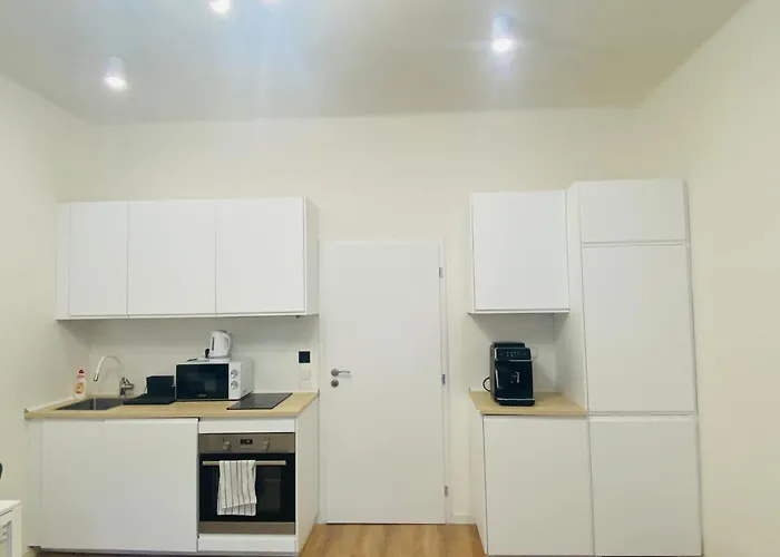 Private Close To Red Subway Pankrac Apartamento